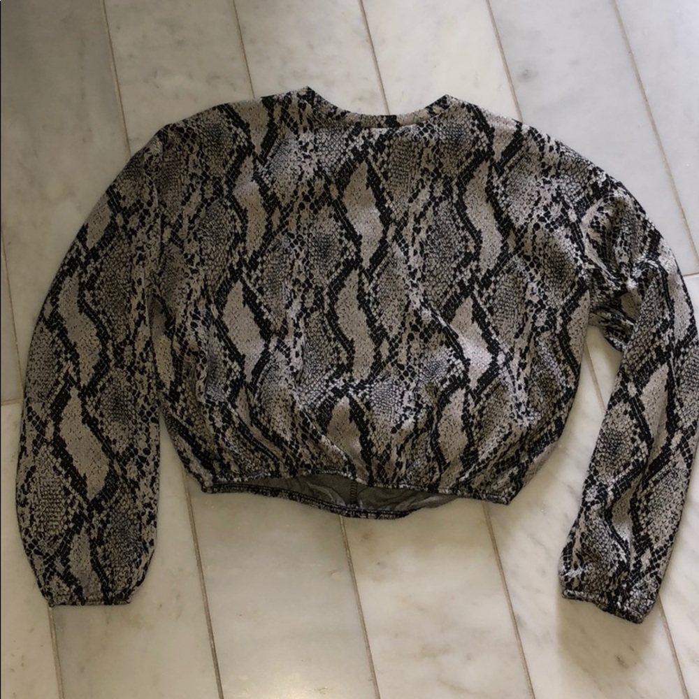 Snake skin cotton Zara cropped sweater.